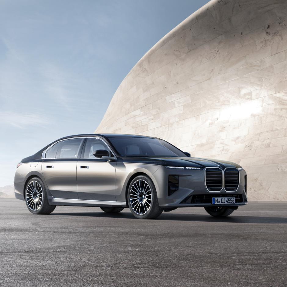 BMW i7