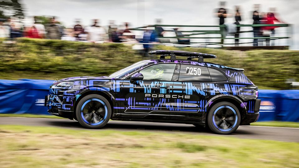 Den elektriske Porsche Cayenne sætter allerede rekord
